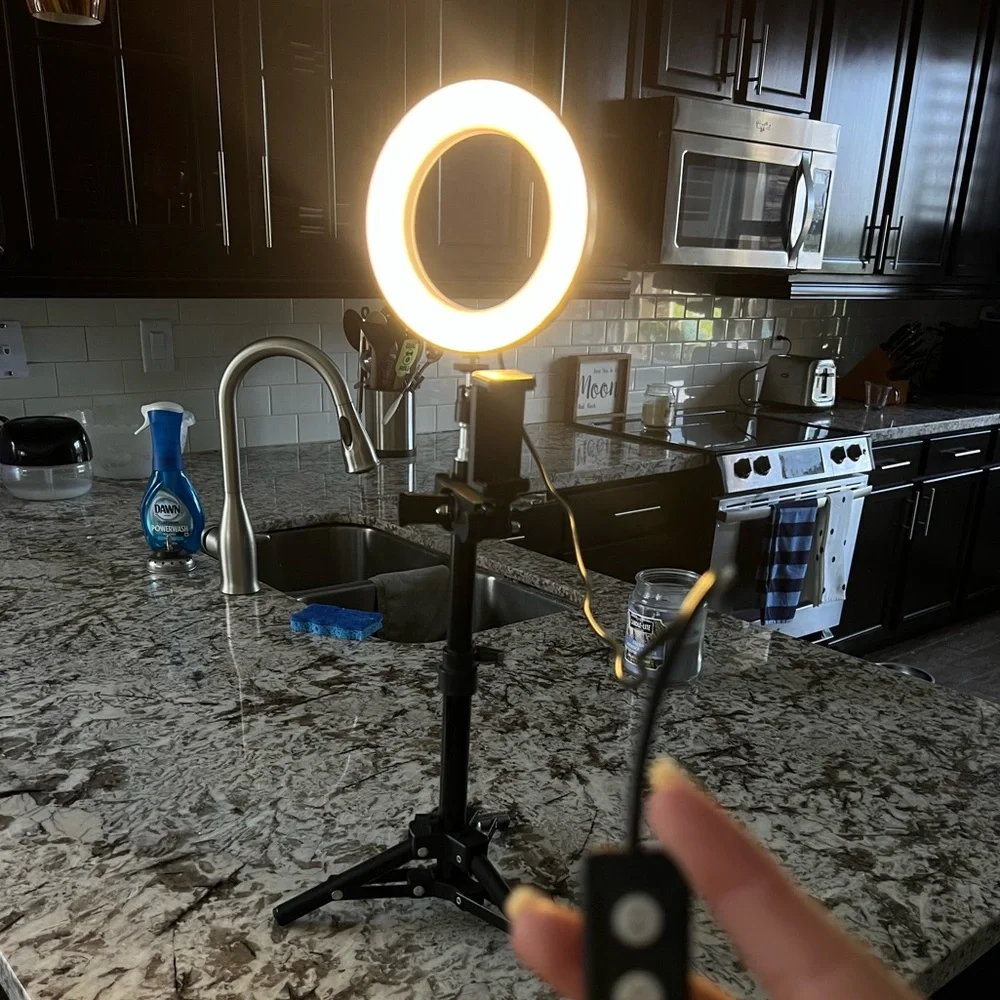 Selfie ring and tri-pod. Different settings & adjustable